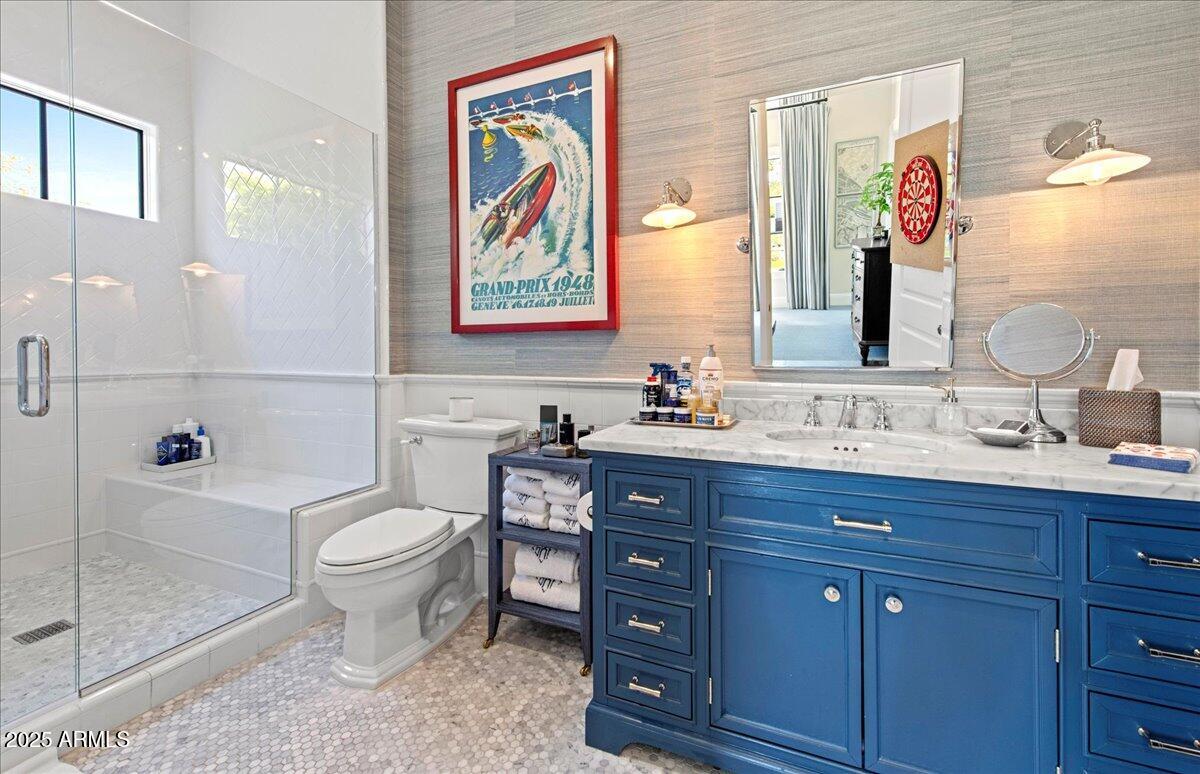 5446 East Exeter Boulevard Phoenix, AZ 85018 - Photo 28 of 59 a spacious bathroom with a toilet a sink and bathtub