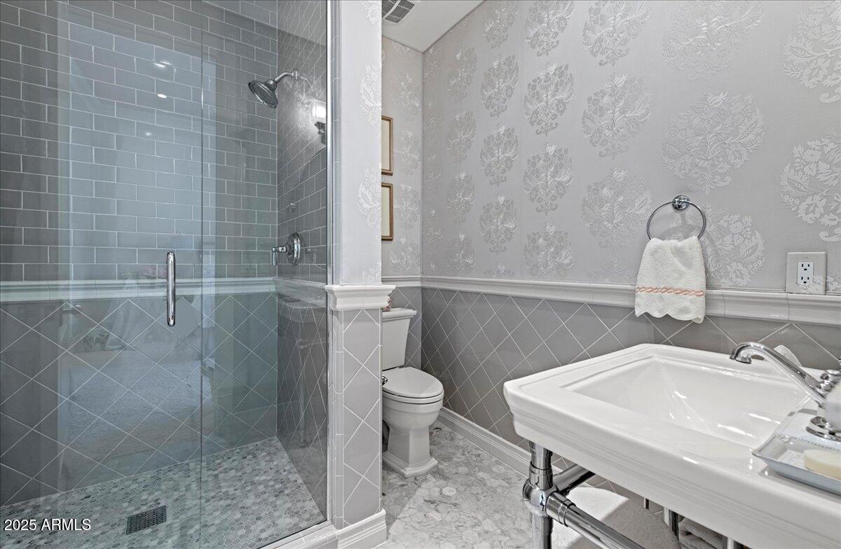 5446 East Exeter Boulevard Phoenix, AZ 85018 - Photo 33 of 59 a bathroom with a sink and a toilet