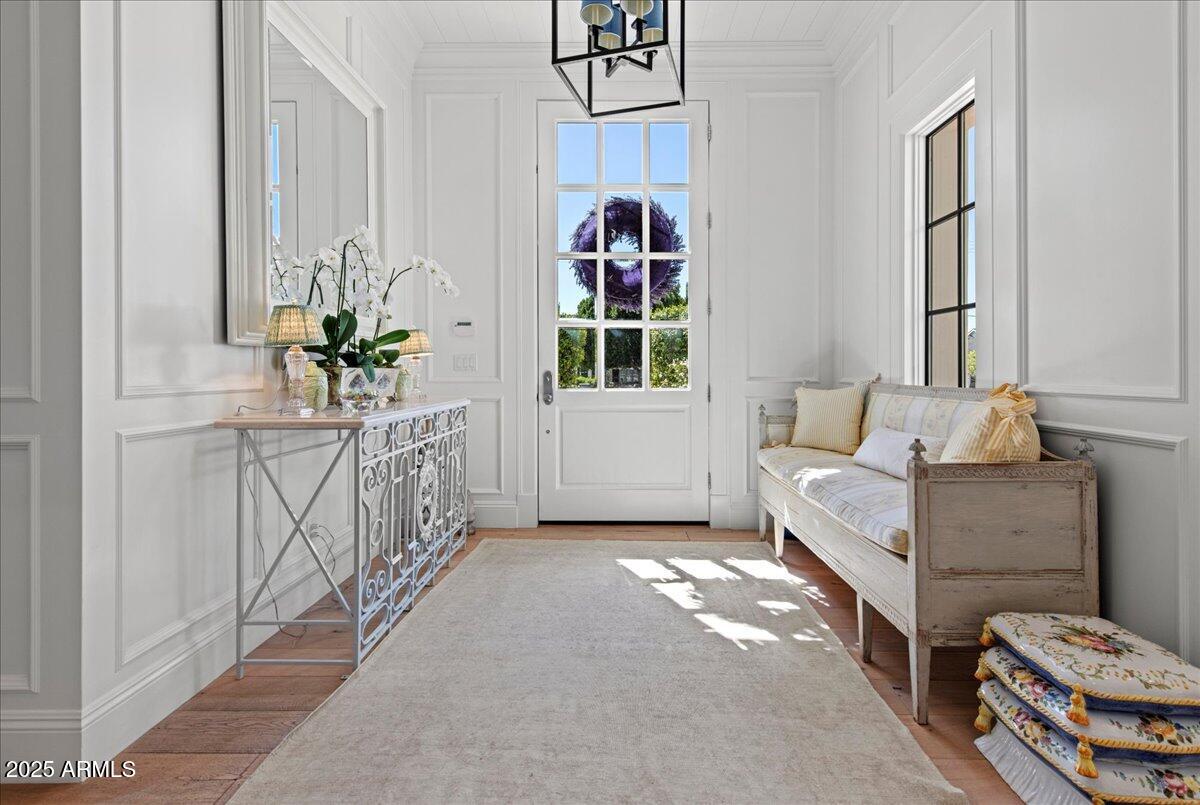 5446 East Exeter Boulevard Phoenix, AZ 85018 - Photo 5 of 59 a living room with furniture and a window