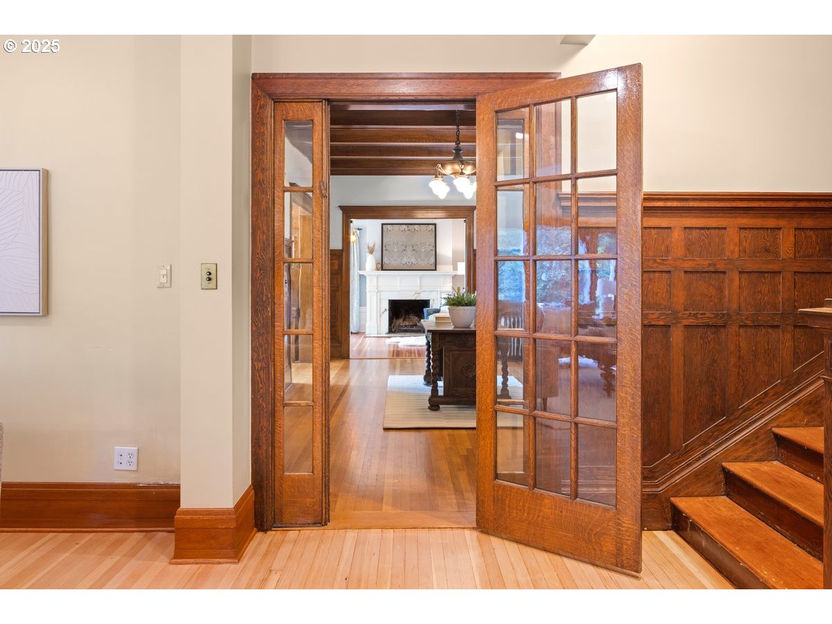 1314 Southeast 55th Avenue Portland, OR 97215 - Photo 13 of 47 a view of a living room and bathroom