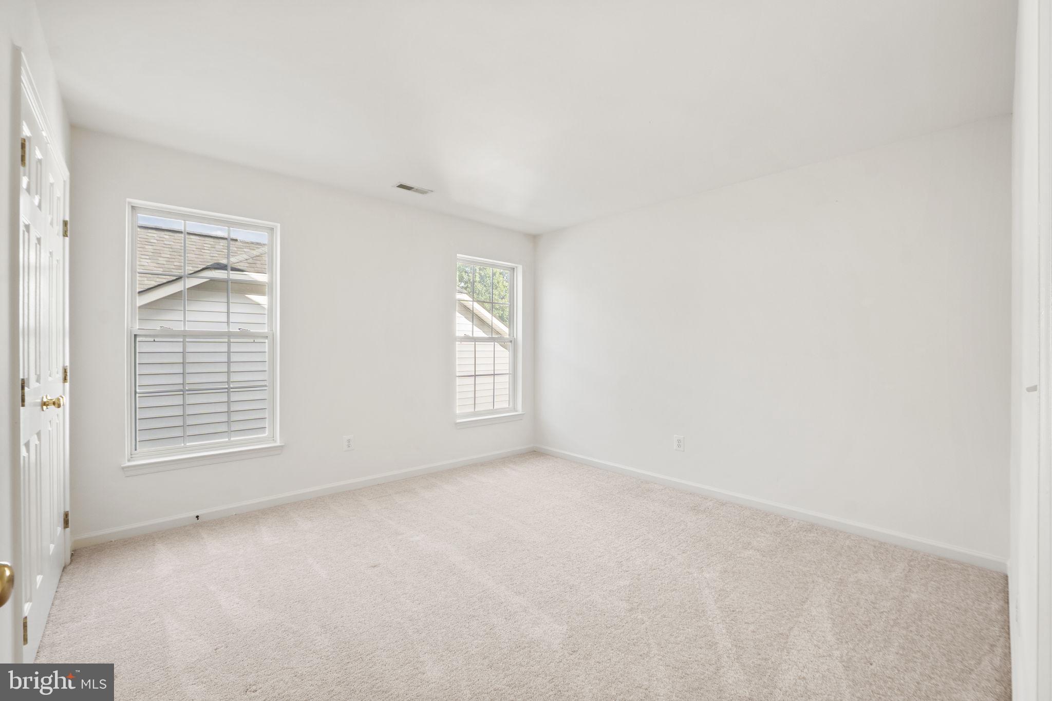 6528 Atkins Way Gainesville, VA 20155 - Photo 36 of 50 an empty room with windows