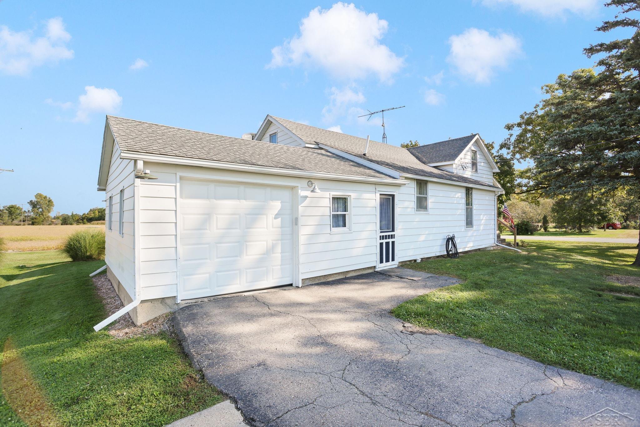 891 North Delaney Road Owosso, MI 48867 - Photo 27 of 32 50156033-a9e4b764-0122-4388-8b85-db5a358bb69f.JPG