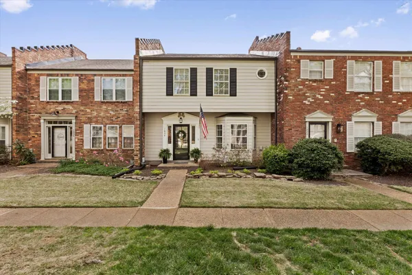 $350,000 | 1834 Hunters Creek Drive, Memphis, TN 38138