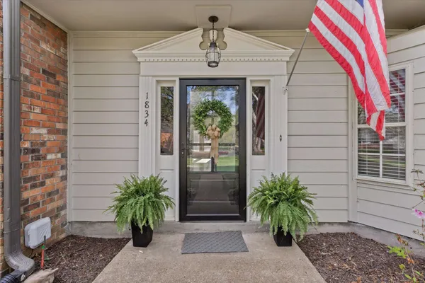 $350,000 | 1834 Hunters Creek Drive, Memphis, TN 38138