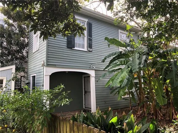 $1,250 | 2700 Magazine Street, Unit REAR, New Orleans, LA 70130
