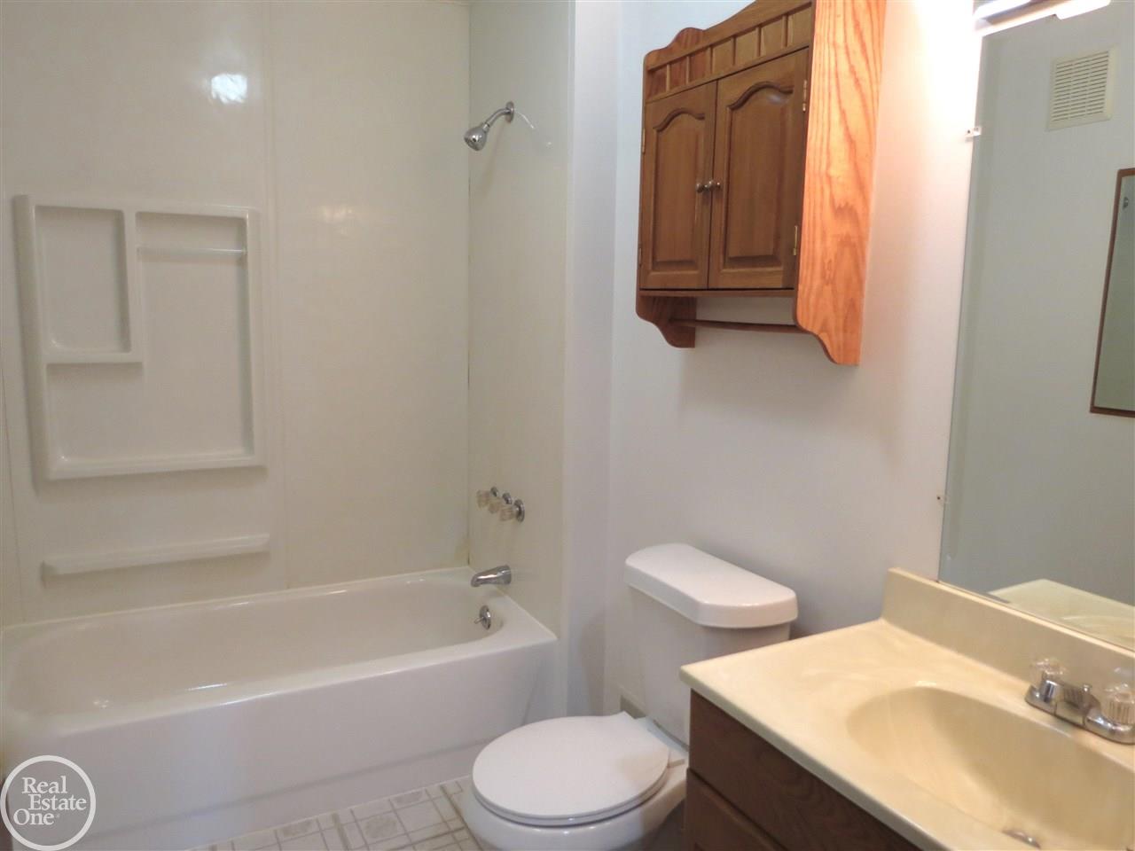 3530 Alida Avenue Rochester, MI 48309 - Photo 18 of 55 50053248-21.JPG