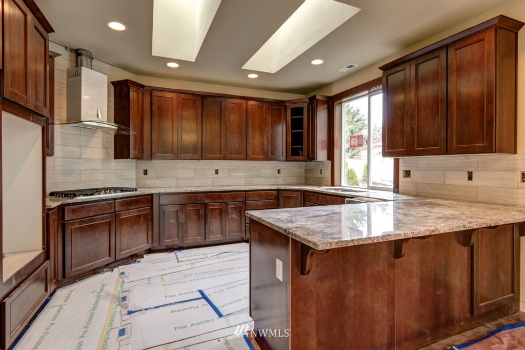 8721 Main Street Edmonds, WA 98026 - Photo 4 of 9 Gallery Image 4