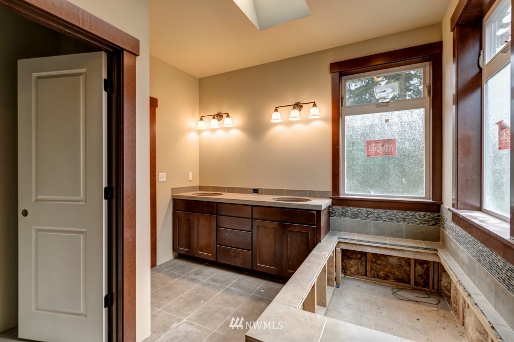 8721 Main Street Edmonds, WA 98026 - Photo 8 of 9 Gallery Image 8