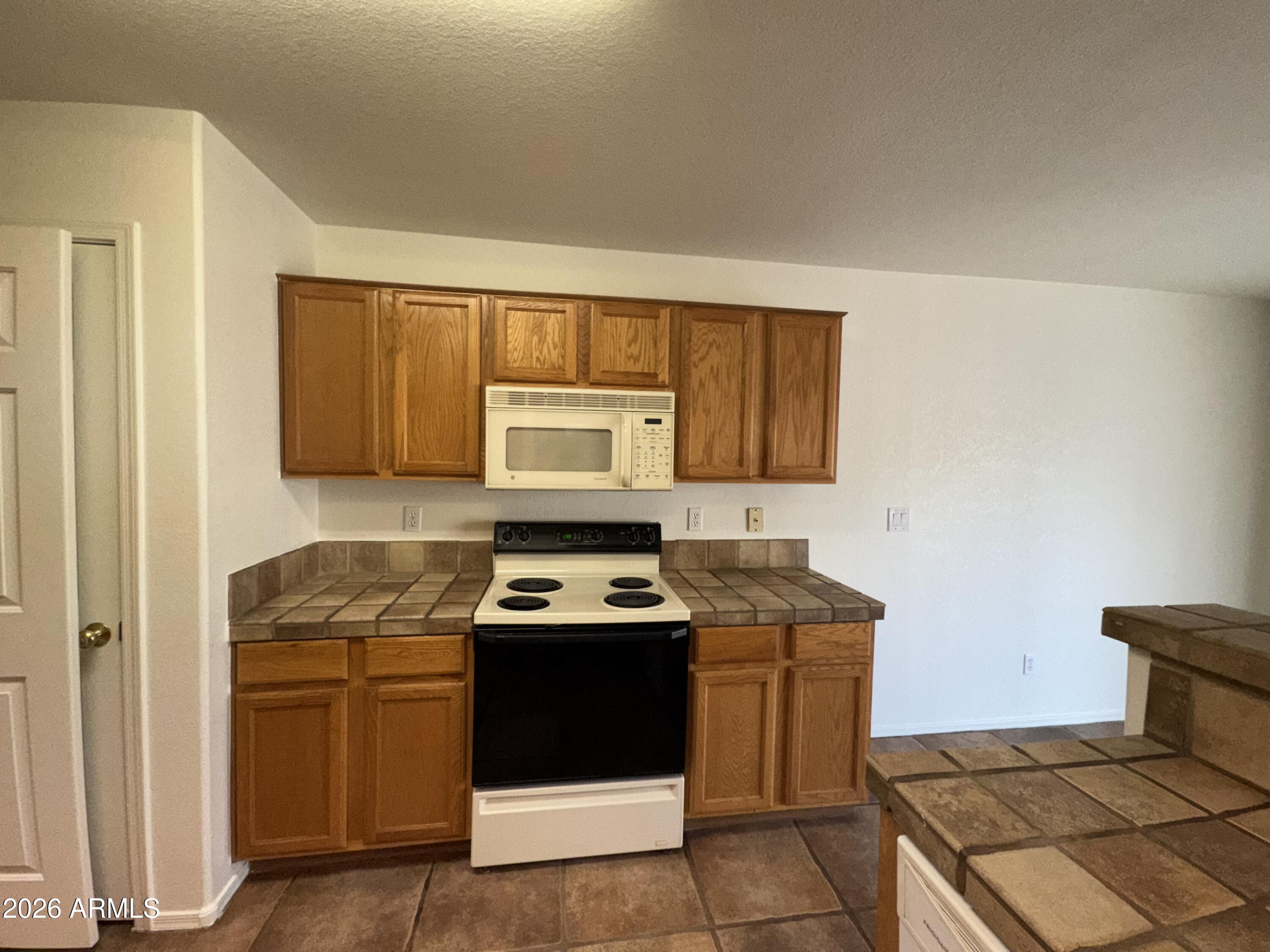 1126 East Shannon Street Gilbert, AZ 85295 - Photo 11 of 22 a kitchen with a stove a sink and a cabinets