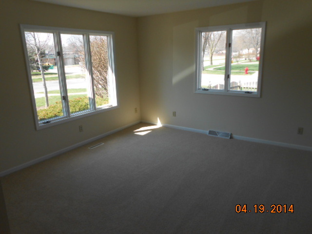 90 Long Beach Road Montgomery, IL 60538 - Photo 4 of 13 an empty room with a window