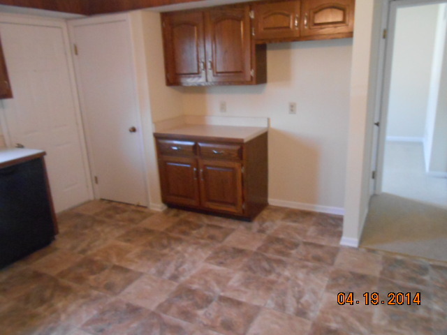 90 Long Beach Road Montgomery, IL 60538 - Photo 6 of 13 a view of cabinets