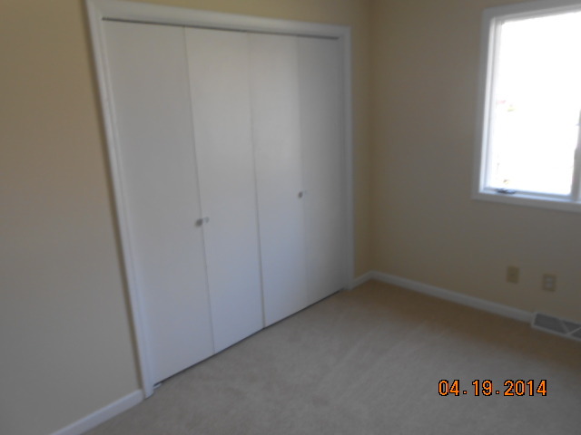 90 Long Beach Road Montgomery, IL 60538 - Photo 7 of 13 an empty room with a window