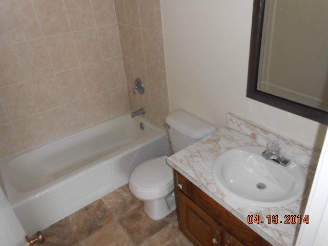 90 Long Beach Road Montgomery, IL 60538 - Photo 10 of 13 a bathroom with a sink a toilet and a bathtub