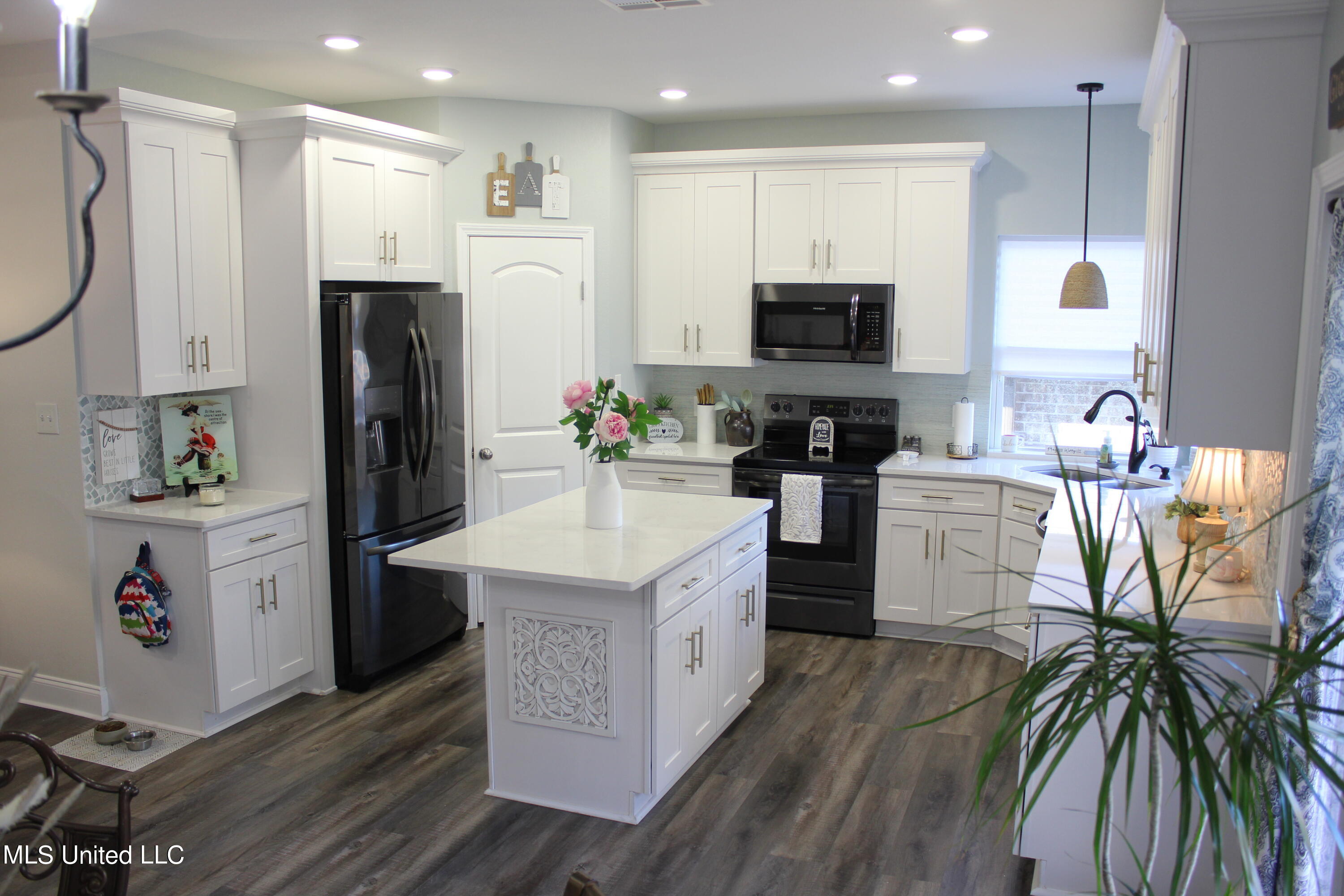 110 Rue St Germaine Carriere, MS 39426 - Photo 9 of 19 Kitchen
