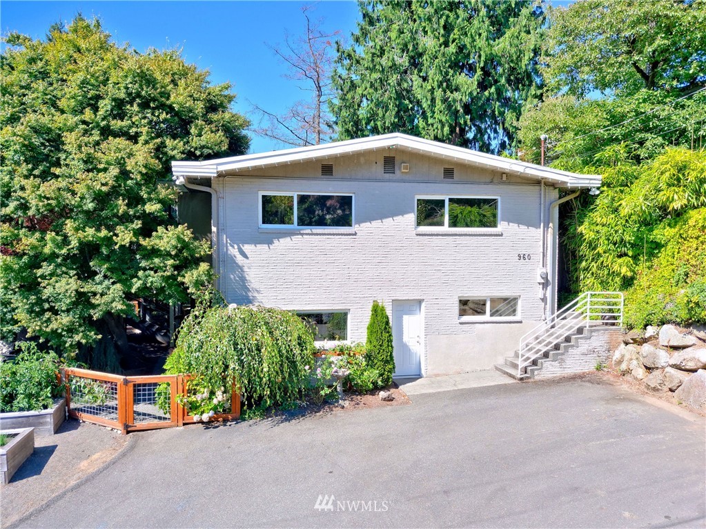 960 Edmonds Street Edmonds, WA 98020 - Photo 2 of 35