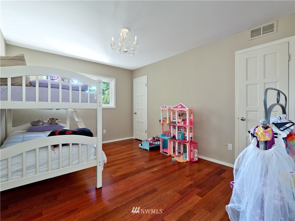 960 Edmonds Street Edmonds, WA 98020 - Photo 13 of 35