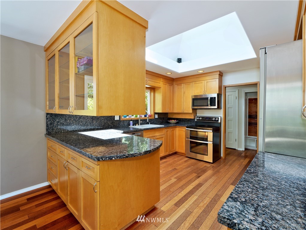 960 Edmonds Street Edmonds, WA 98020 - Photo 4 of 35