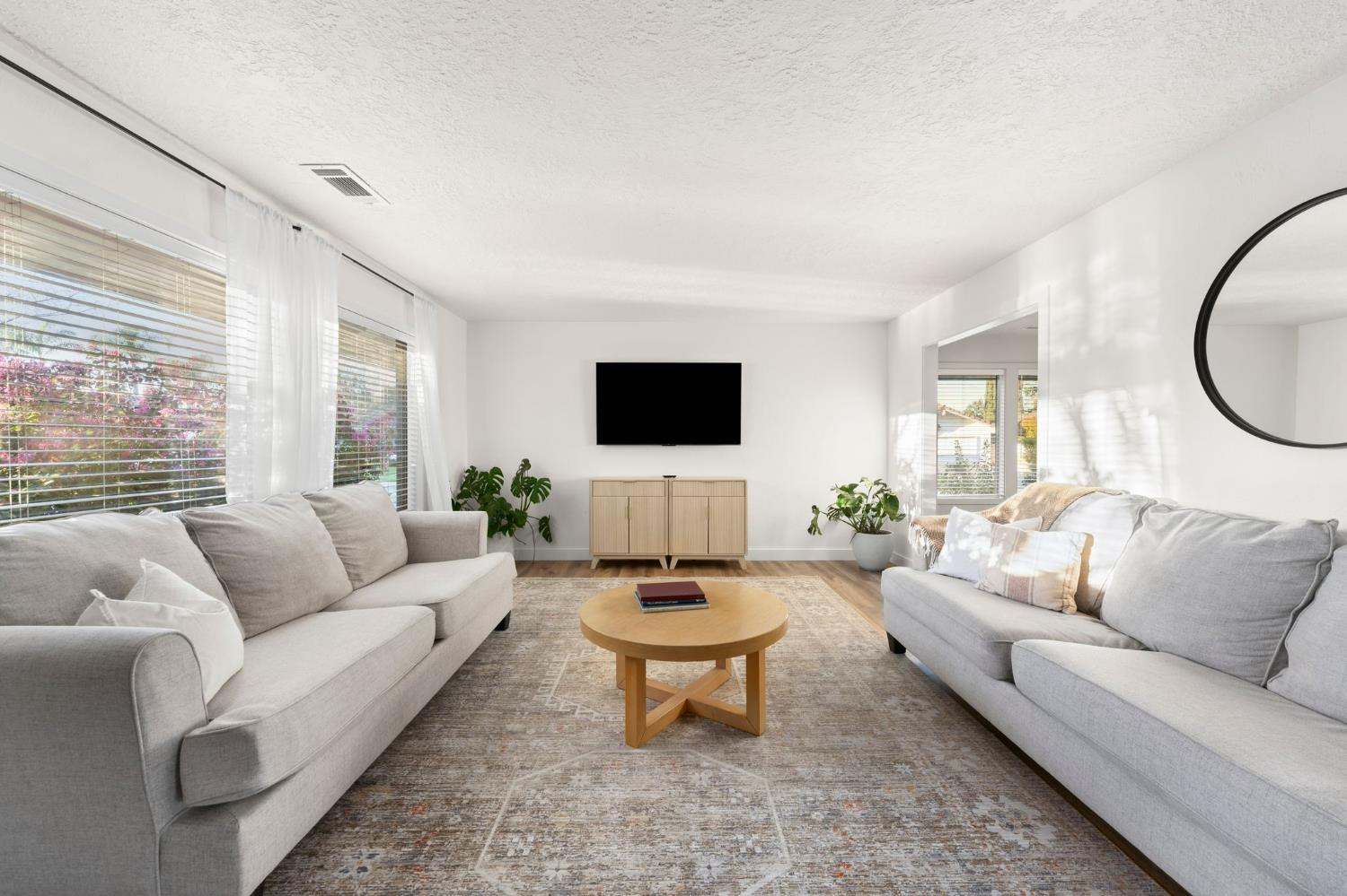 2965 Marco Way Carmichael, CA 95608 - Photo 4 of 45