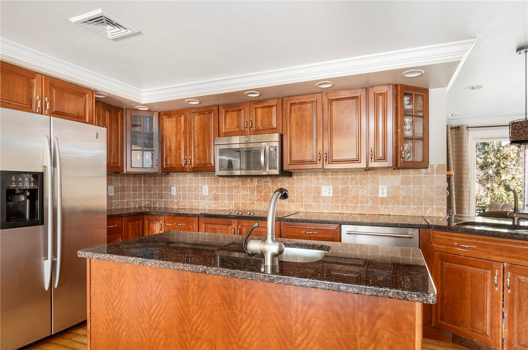 101 Glen Ridge Road Cranston, RI 02920 - Photo 15 of 40