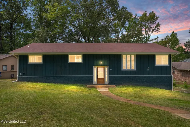 $374,900 | 8701 Bobwhite Drive, Hernando, MS 38632