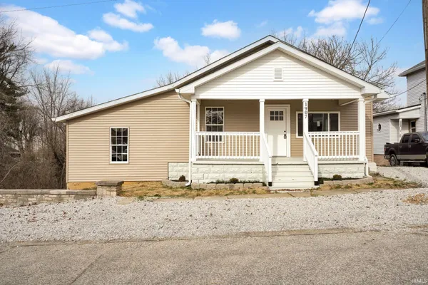 $1,800 | 1907 11th Street, Bedford, IN 47421