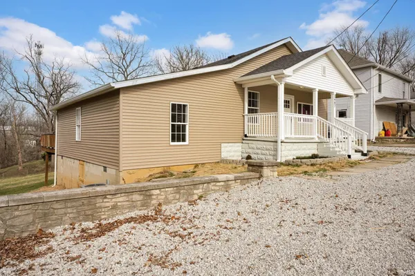 $1,800 | 1907 11th Street, Bedford, IN 47421