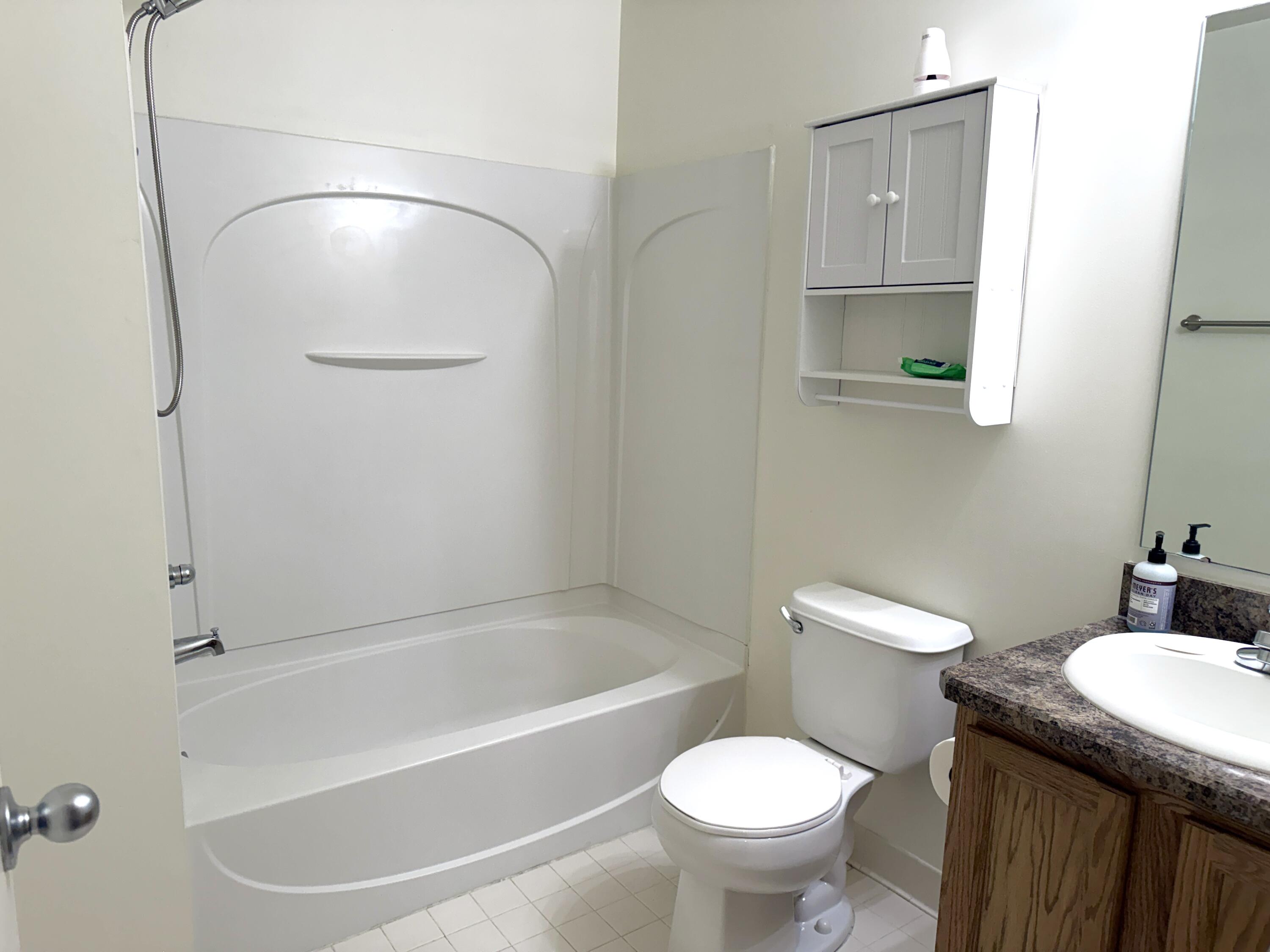 1139 Beaver Run Troy, MI 48083 - Photo 4 of 12 Bathroom 1