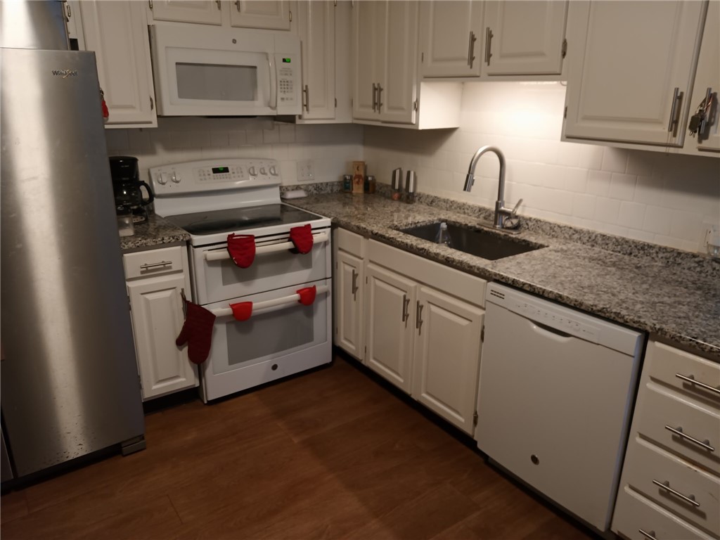 481 Oliphant Lane Middletown, RI 02842 - Photo 16 of 24