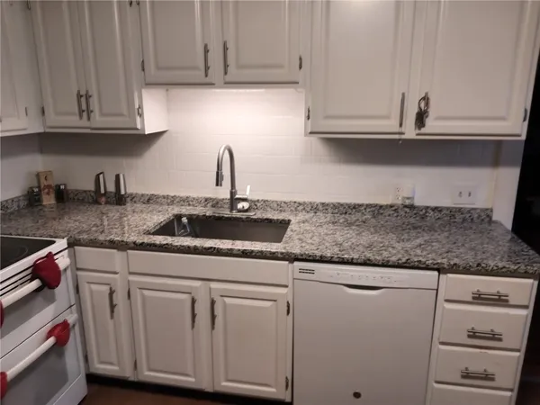 $775,000 | 481 Oliphant Lane, Middletown, RI 02842