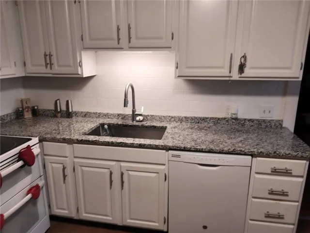 $775,000 | 481 Oliphant Lane, Middletown, RI 02842