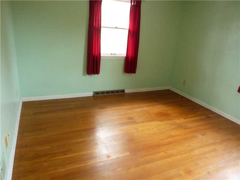 1989 Red Coach Road Allison Park, PA 15101 - Photo 10 of 18 Bedroom. Hardood graces the floors of this bedroom.