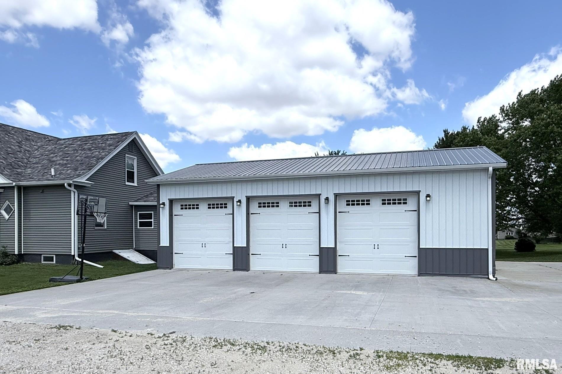 109 East West Street Oneida, IL 61467 - Photo 3 of 69