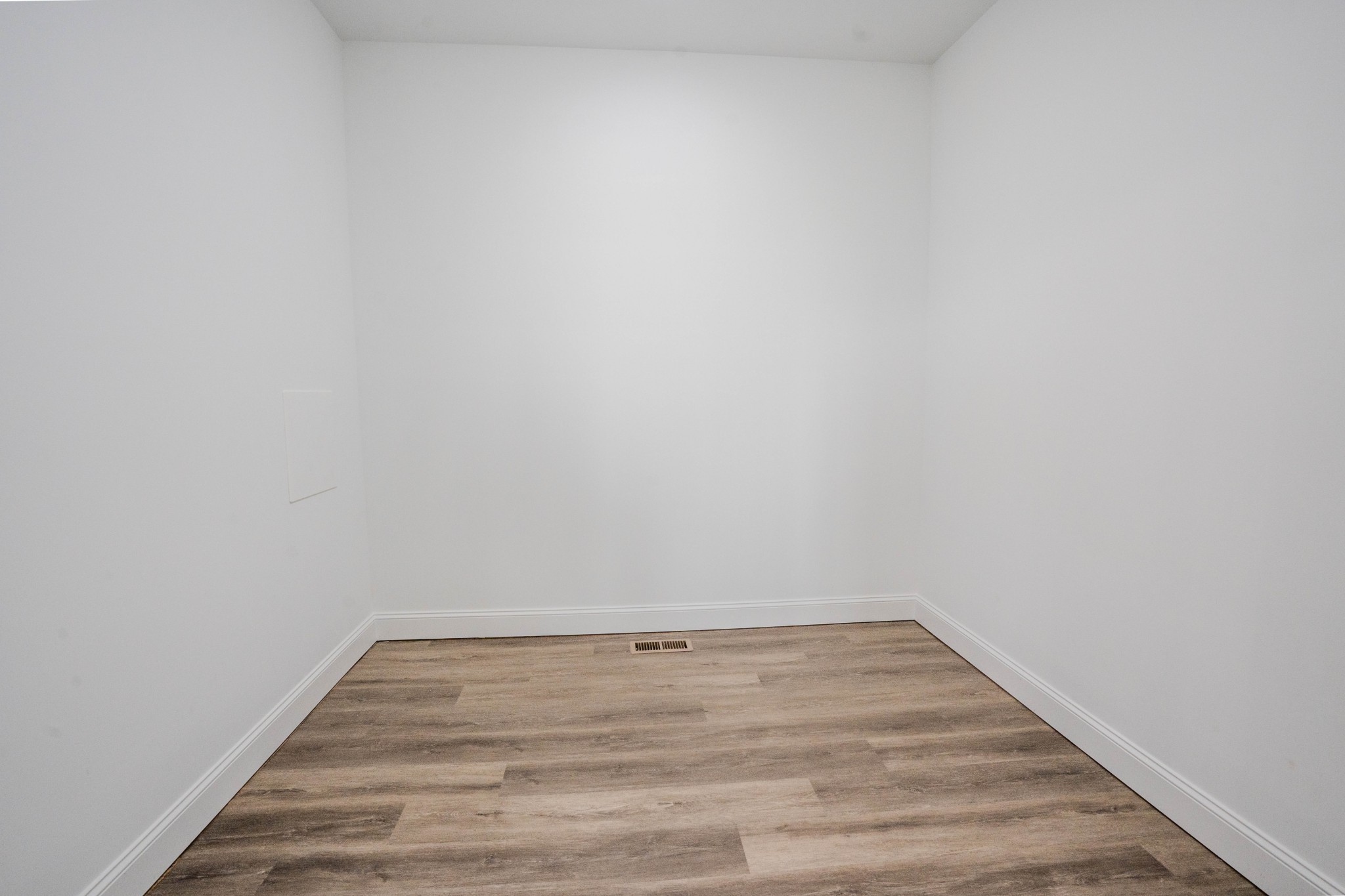176 Beartown Road Loretto, TN 38469 - Photo 35 of 46 a view of a room with wooden floor and white walls