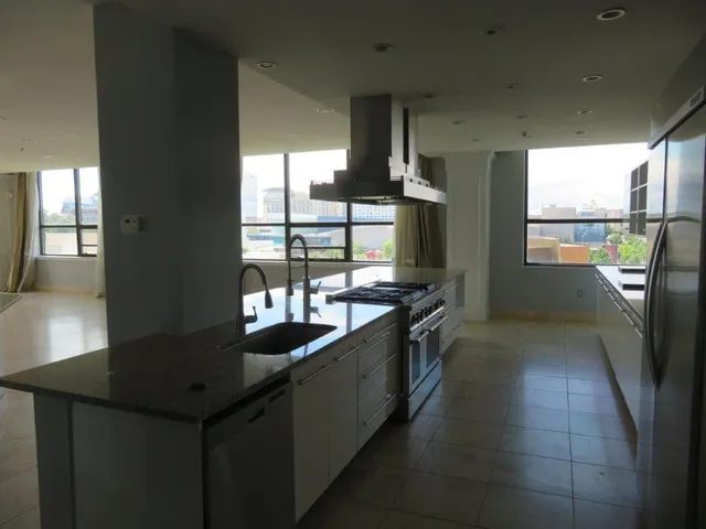 $599,900 | 115 West Peachtree Place Northwest, Unit 702, Atlanta, GA 30313