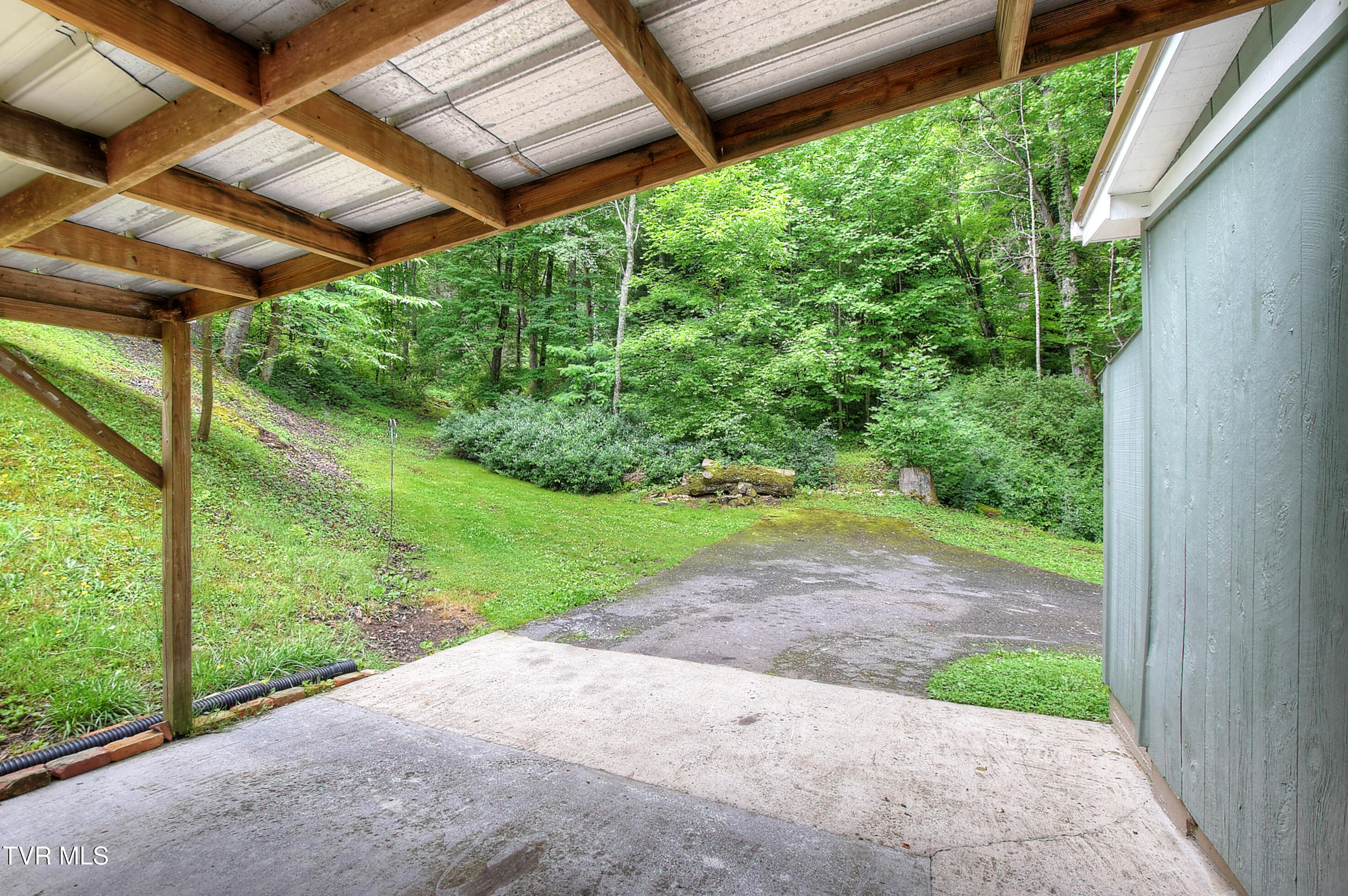 642 Dennis Cove Road Hampton, TN 37658 - Photo 31 of 35 31