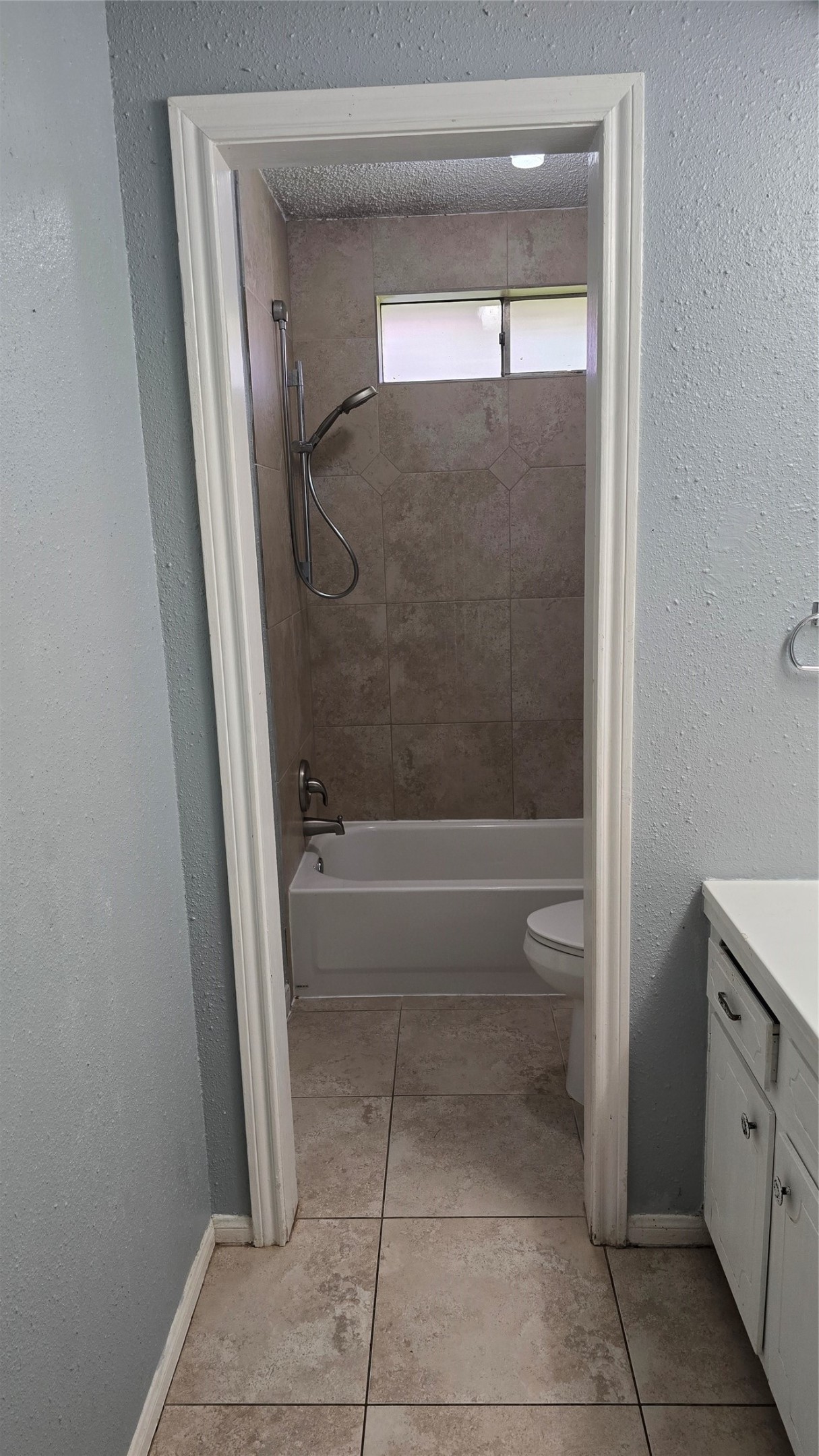2110 Eagle Point Road Crosby, TX 77532 - Photo 13 of 16 Hall Bath