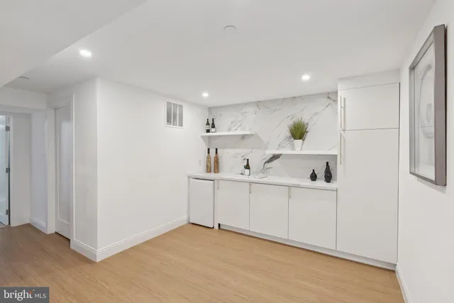 $2,195,000 | 3 Alden Lane, Chevy Chase, MD 20815