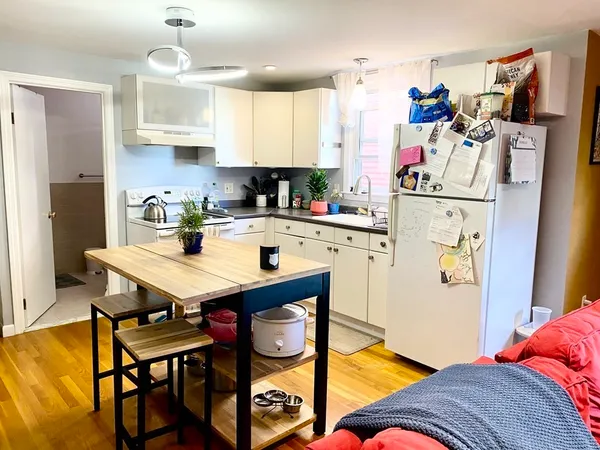 $2,600 | 135 Central Street, Unit 3, Somerville, MA 02145