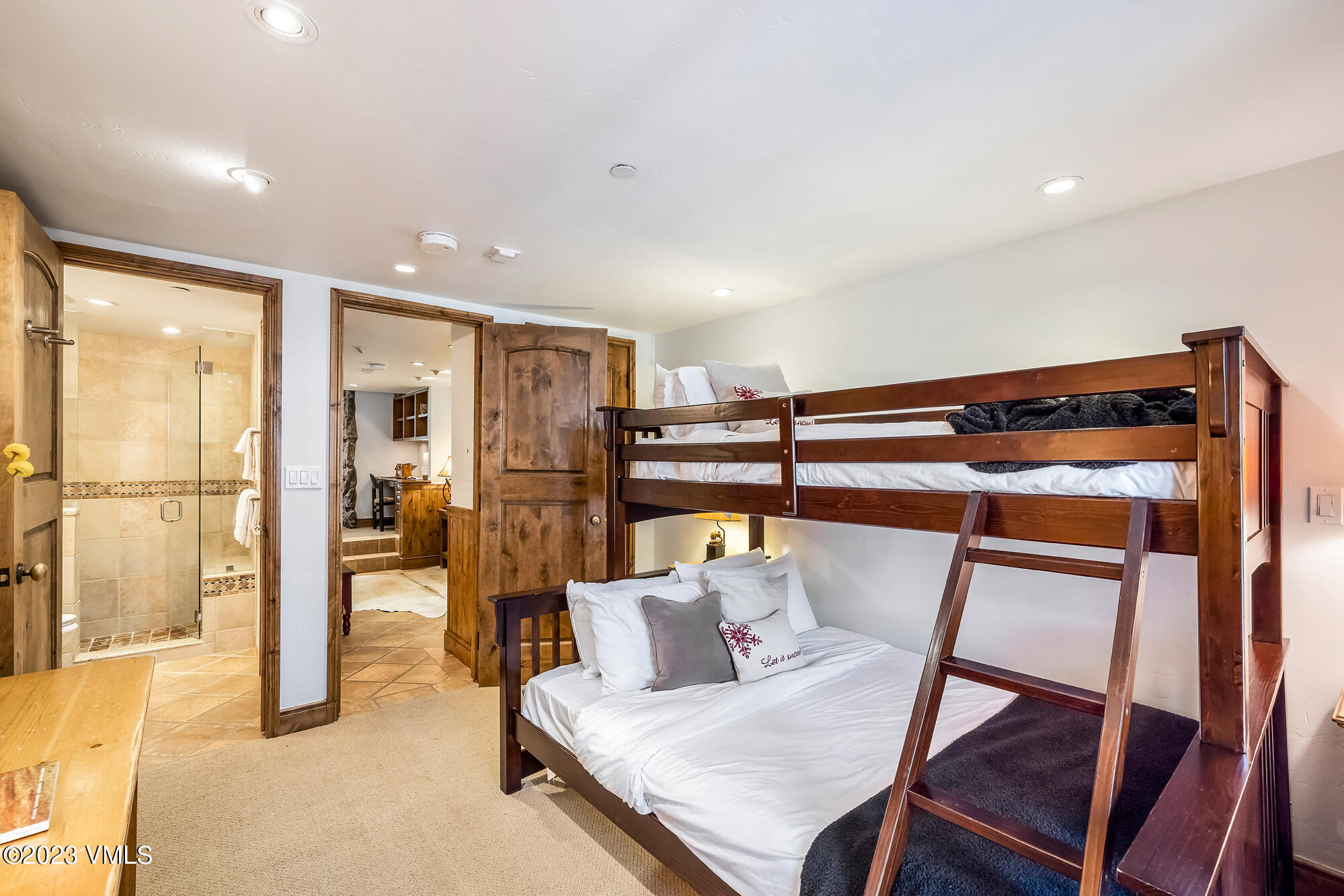 120 Willow Bridge Road, Unit 4J Vail, CO 81657 - Photo 20 of 34 120 Willow Bridge Road C-J4 23