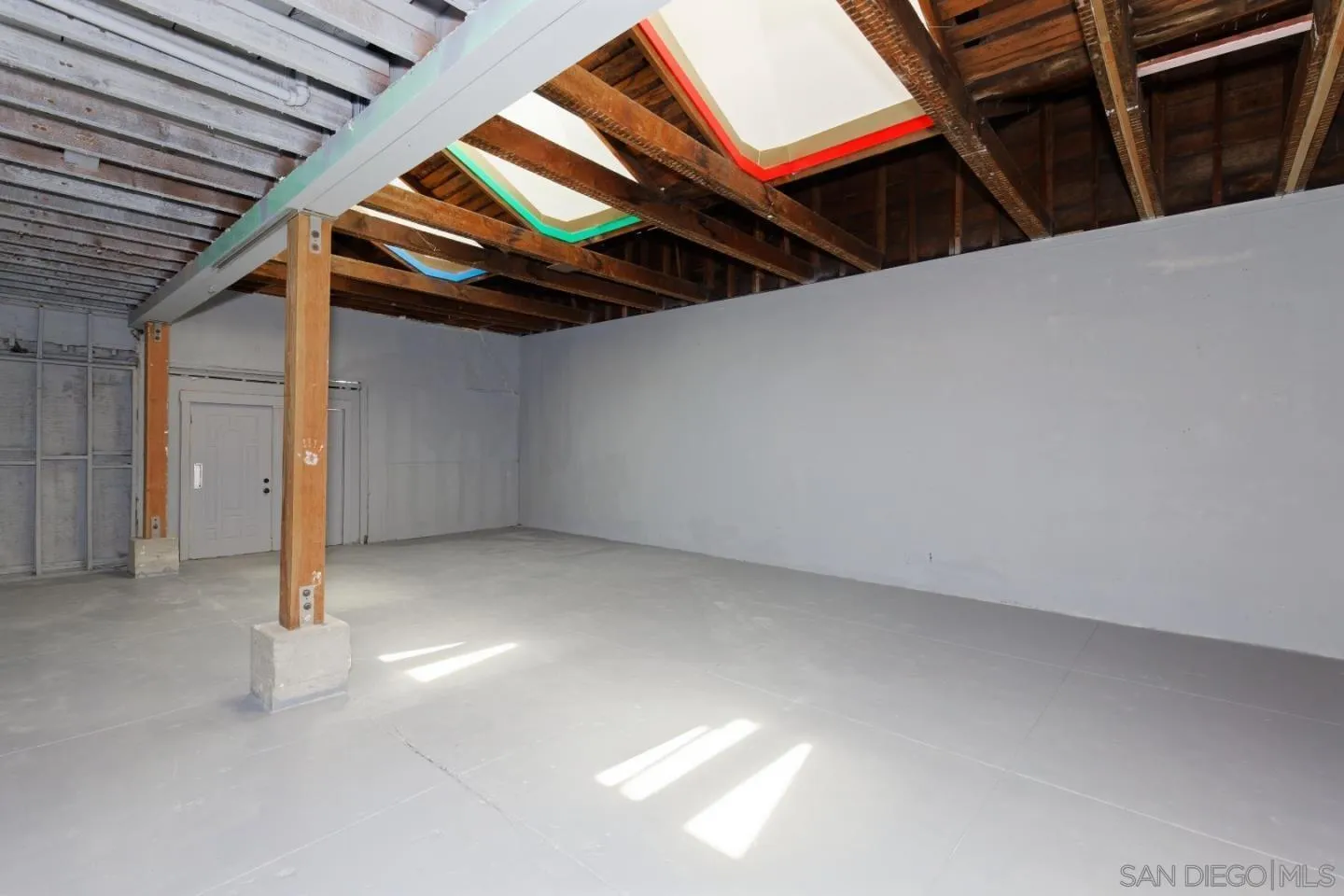 1038 24th Street Oakland, CA 94607 - Photo 6 of 17 a view of small space