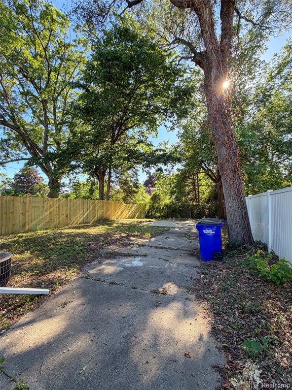 18217 Prairie Street Detroit, MI 48221 - Photo 27 of 32