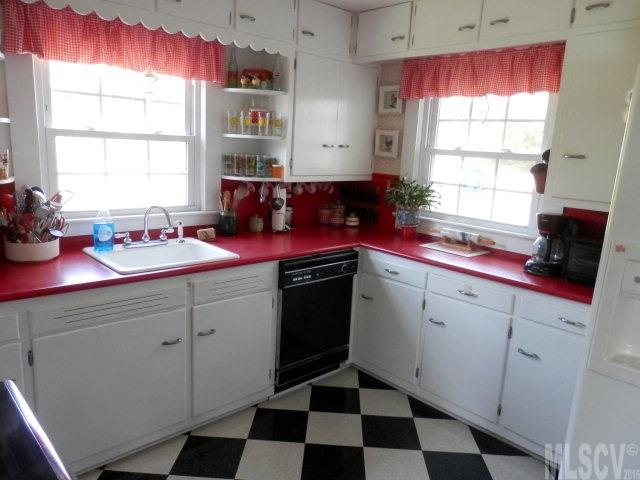 403 Perkins Road Southeast Valdese, NC 28690 - Photo 9 of 25 Gallery Image 9