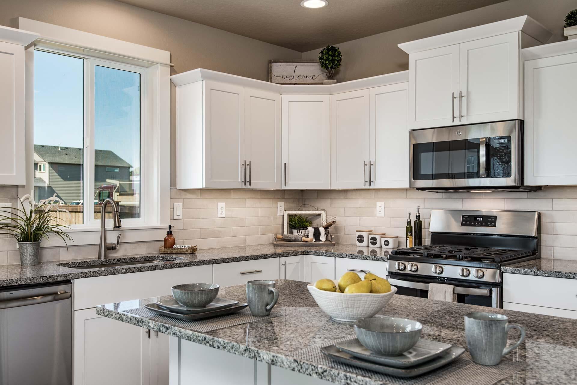 704 North Reed Street, Unit LOT #101 Sisters, OR 97759 - Photo 7 of 10 Stoneridge - KItchen (1)