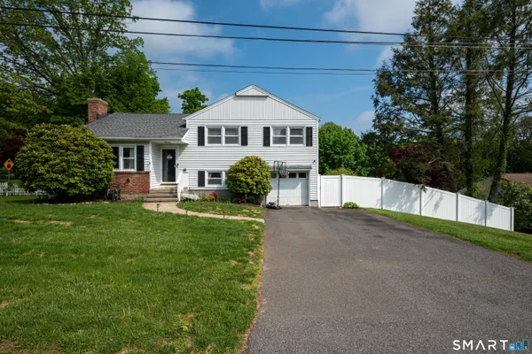 $515,000 | 2 Berkshire Drive, Danbury, CT 06811