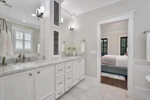 $1,070,000 | 537 West 22nd Street, Houston, TX 77008