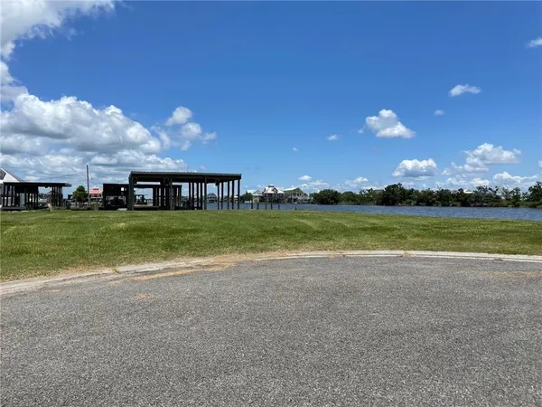 $215,000 | 171 Thrasher Ln Port, Port Sulphur, LA 70083