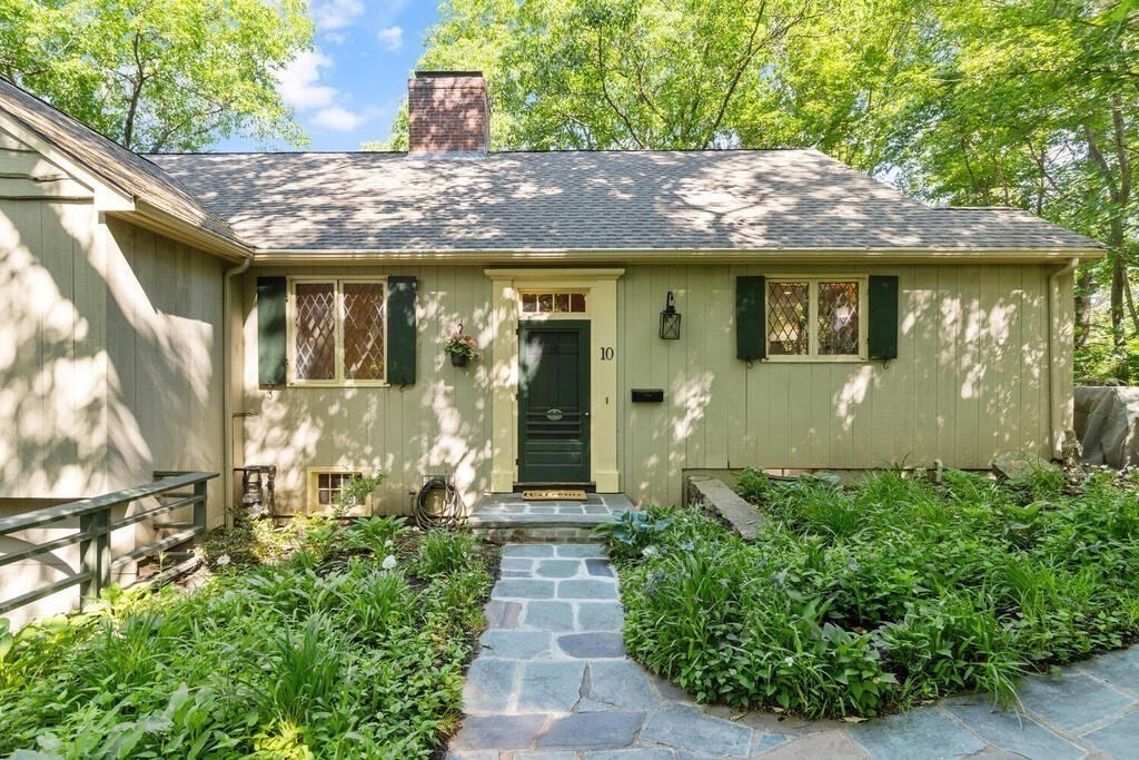 10 Ware Road Winchester, MA 01890 - Photo 4 of 42 Gallery Image 4