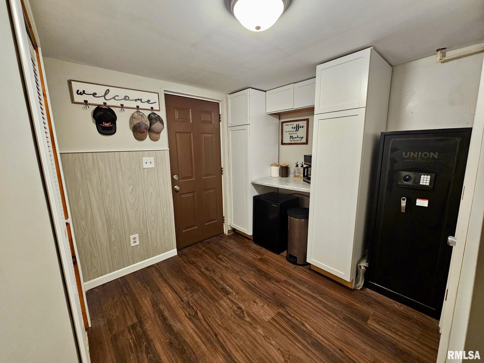 1955 East 2700 North Road Blue Mound, IL 62513 - Photo 13 of 27