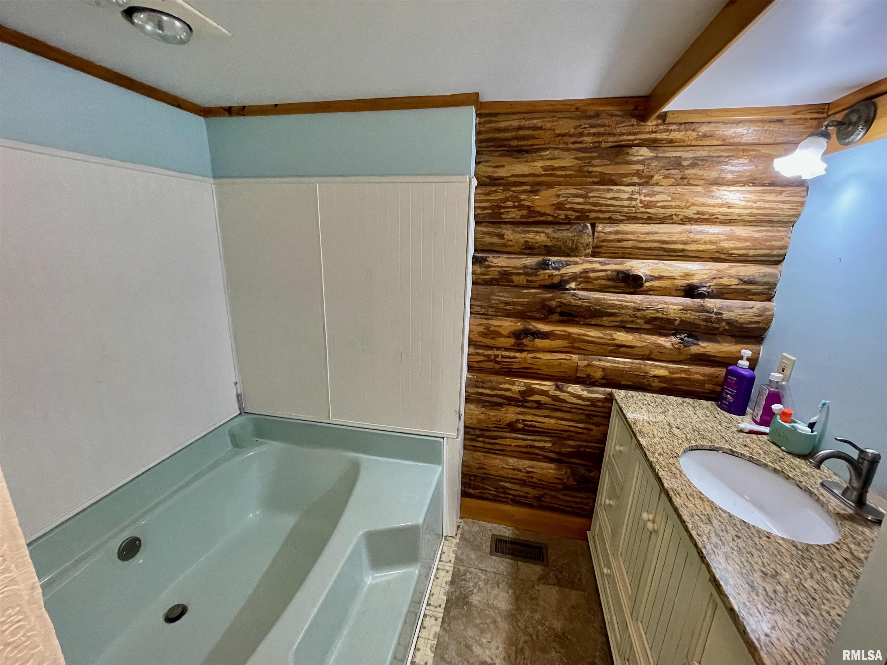 1955 East 2700 North Road Blue Mound, IL 62513 - Photo 16 of 27