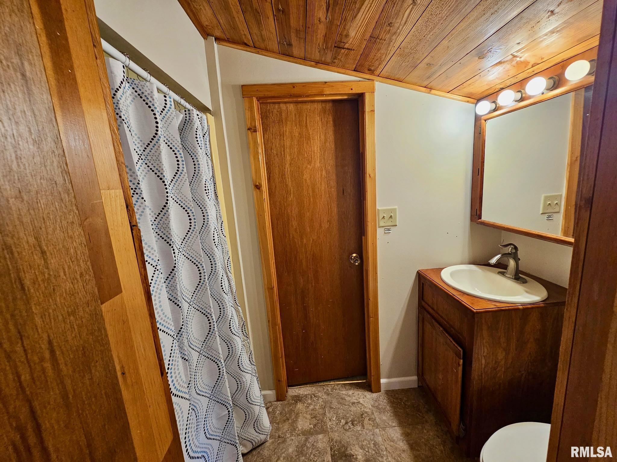 1955 East 2700 North Road Blue Mound, IL 62513 - Photo 18 of 27